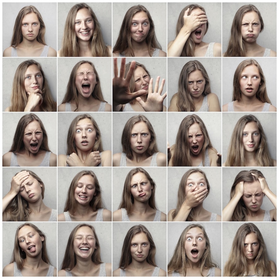 Personne observant et analysant ses émotions dans un questionnement HPI